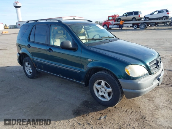1998 Mercedes-Benz M-Class with VIN 4JGAB54E7WA034632, listed as a IAAI auction lot 41523291 with 153,241 mi miles. Bid and sale history available at carsss.com. Image 1.