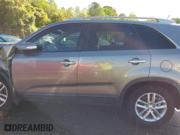 2014 Kia Sorento LX with VIN 5XYKTCA63EG506217, listed as a IAAI auction lot 42050413 with 126,806 mi miles and . Bid and sale history available at carsss.com. Image 14.