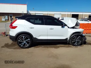 2019 Volvo XC40 Momentum with VIN YV4162XZ4K2006682, listed as a IAAI auction lot 40348423 with 65,301 mi miles and . Bid and sale history available at carsss.com. Image 14.