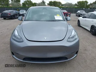 2025 Tesla Model Y Long Range with VIN 7SAYGDED5SF257258, listed as a IAAI auction lot 41877196 with 4,442 mi miles and . Bid and sale history available at DreamBid. Image 12.
