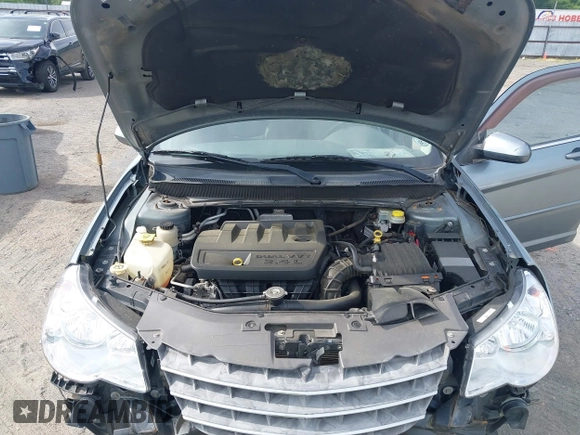2007 Chrysler Sebring Touring z VIN 1C3LC56KX7N542931, wystawiony jako IAAI lot #42167913 z przebiegiem 240 638 mil mil oraz . Historia ofert i sprzedaży dostępna na DreamBid. Obrazek 10.