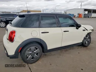 2022 MINI Hardtop 4 Door Cooper z VIN WMW33DK04N2R75649, wystawiony jako Copart lot #50964275 z przebiegiem 4356 mil mil oraz Czysty tytuł • Clean title. Historia ofert i sprzedaży dostępna na DreamBid. Obrazek 3.