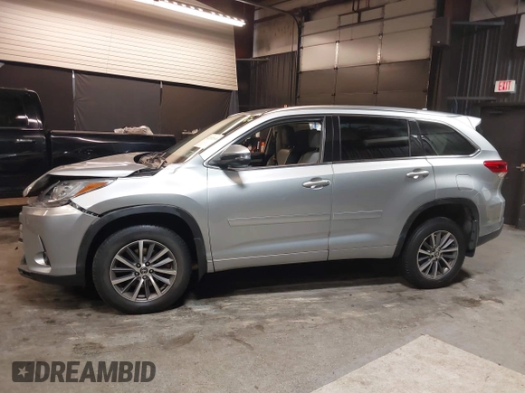 2018 Toyota Highlander SE with VIN 5TDJZRFH5JS912469, listed as a IAAI auction lot 42332840 with 74,386 mi miles and . Bid and sale history available at DreamBid. Image 13.