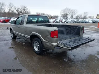 1999 Chevrolet S-10 LS with VIN 1GCCS19XXX8167877, listed as a IAAI auction lot 41557040 with 136,368 mi miles. Bid and sale history available at carsss.com. Image 3.