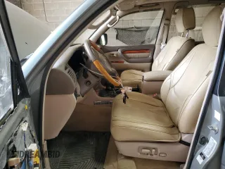 2001 Lexus LX 470 z VIN JTJHT00W113505721, wystawiony jako Copart lot #56463665 z przebiegiem 223 553 mil mil oraz Szkody całkowita. Historia ofert i sprzedaży dostępna na DreamBid. Obrazek 7.