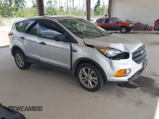2019 Ford Escape S с VIN 1FMCU0F76KUB06496, выставлен на аукционе IAAI как лот 42647991 с пробегом 51 882 миль миль и . История ставок и продаж доступна на DreamBid. Изображение 1.