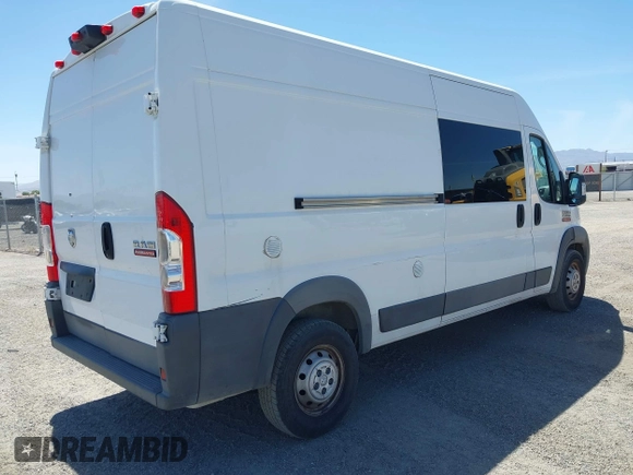 2018 Ram ProMaster Cargo z VIN 3C6URVHG3JE116329, wystawiony jako IAAI lot #42331735 z przebiegiem 161 377 mil mil oraz . Historia ofert i sprzedaży dostępna na DreamBid. Obrazek 4.