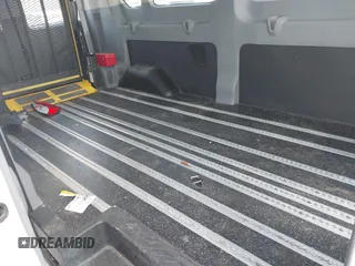 2018 Ford Transit Passenger XL z VIN 1FBZX2CMXJKA07321, wystawiony jako IAAI lot #41373858 z przebiegiem 197 135 mil mil oraz . Historia ofert i sprzedaży dostępna na DreamBid. Obrazek 8.