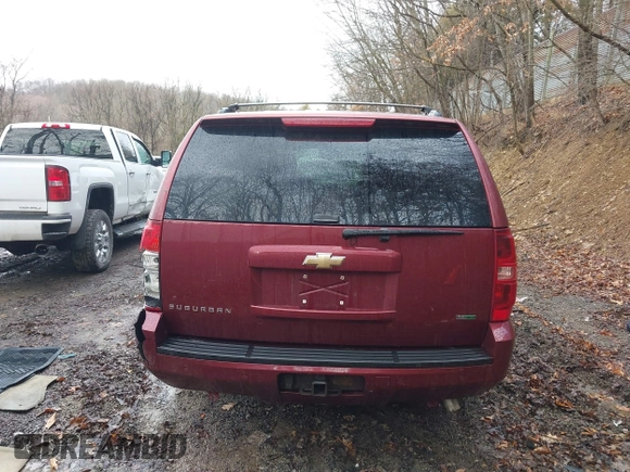 2008 Chevrolet Suburban LTZ with VIN 1GNFK16368R200844, listed as a IAAI auction lot 41722464 with 381,802 mi miles. Bid and sale history available at carsss.com. Image 17.