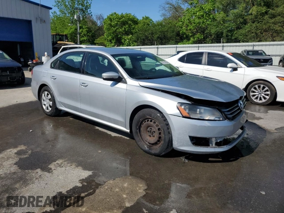 2015 Volkswagen Passat Limited Edition Edition z VIN 1VWAT7A32FC044082, wystawiony jako Copart lot #57514255 z przebiegiem 399 548 mil mil oraz Szkoda całkowita • Salvage title. Historia ofert i sprzedaży dostępna na DreamBid. Obrazek 4.