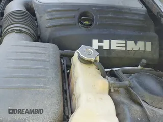 2013 Chrysler 300 C z VIN 2C3CCAKT3DH641201, wystawiony jako IAAI lot #42663032 z przebiegiem 169 067 mil mil oraz . Historia ofert i sprzedaży dostępna na DreamBid. Obrazek 19.