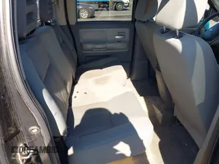 2007 Dodge Dakota SLT z VIN 1D7HW48JX7S196121, wystawiony jako IAAI lot #41863734 z przebiegiem 148 720 mil mil oraz . Historia ofert i sprzedaży dostępna na DreamBid. Obrazek 8.