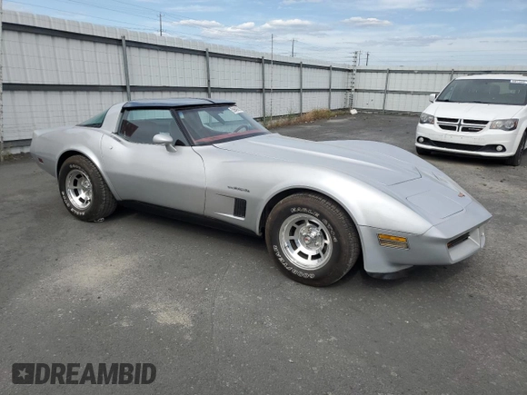 1982 Chevrolet Corvette z VIN 1G1AY878XC5102140, wystawiony jako Copart lot #59845855 z przebiegiem 80 611 mil mil oraz Czysty tytuł • Clean title. Historia ofert i sprzedaży dostępna na DreamBid. Obrazek 4.