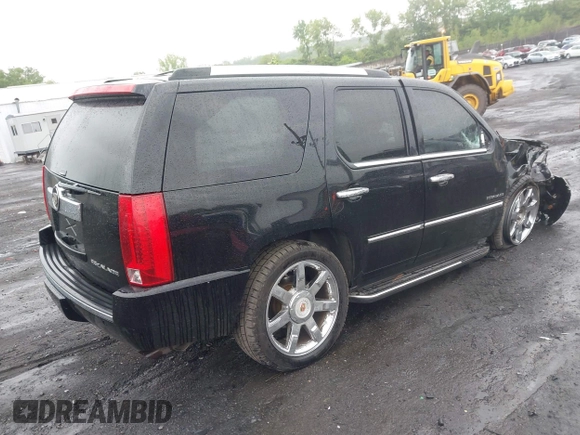 2012 Cadillac Escalade Luxury z VIN 1GYS4BEF1CR101807, wystawiony jako IAAI lot #42318114 z przebiegiem 209 071 mil mil oraz . Historia ofert i sprzedaży dostępna na DreamBid. Obrazek 4.