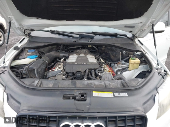 2014 Audi Q7 3.0T S line Prestige with VIN WA1DGAFE4ED010577, listed as a IAAI auction lot 41498879 with 180,403 mi miles. Bid and sale history available at carsss.com. Image 10.