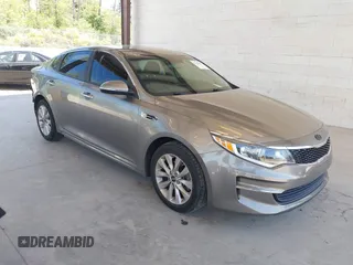 2017 Kia Optima LX z VIN 5XXGT4L30HG120703, wystawiony jako IAAI lot #42359937 z przebiegiem 126 549 mil mil oraz . Historia ofert i sprzedaży dostępna na DreamBid. Obrazek 1.