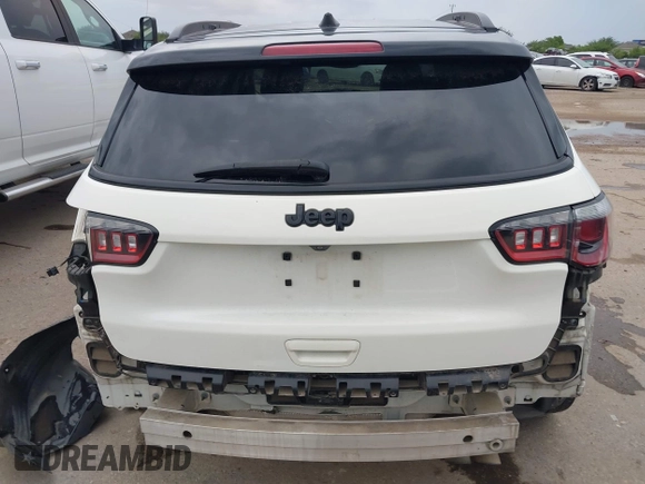 2020 Jeep Compass Latitude z VIN 3C4NJCBB3LT211543, wystawiony jako IAAI lot #42130702 z przebiegiem 70 227 mil mil oraz . Historia ofert i sprzedaży dostępna na DreamBid. Obrazek 17.
