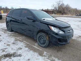 2013 Hyundai Accent GS z VIN KMHCT5AE0DU119835, wystawiony jako IAAI lot #41286590 z przebiegiem Nie podano mil oraz . Historia ofert i sprzedaży dostępna na DreamBid. Obrazek 1.