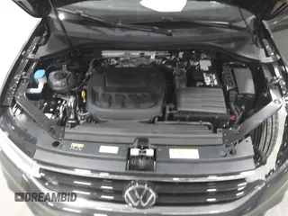 2024 Volkswagen Tiguan SE R-Line Black with VIN 3VV8B7AX8RM103700, listed as a IAAI auction lot 41991238 with 5,084 mi miles and . Bid and sale history available at DreamBid. Image 10.