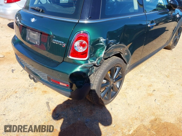 2013 MINI Hardtop S z VIN WMWSV3C56DT478234, wystawiony jako IAAI lot #41595692 z przebiegiem 255 453 mil mil oraz . Historia ofert i sprzedaży dostępna na DreamBid. Obrazek 6.