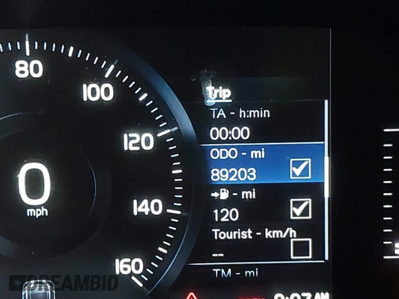 2018 Volvo XC90 Momentum with VIN YV4102PK2J1343506, listed as a IAAI auction lot 41763318 with 89,203 mi miles. Bid and sale history available at carsss.com. Image 16.