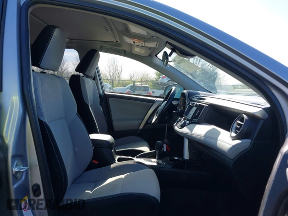 2018 Toyota RAV4 XLE with VIN JTMWFREV3JD120189, listed as a IAAI auction lot 41976999 with 62,182 mi miles and . Bid and sale history available at carsss.com. Image 5.