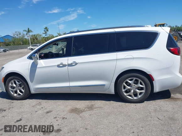 2020 Chrysler Pacifica Limited z VIN 2C4RC1GG9LR139786, wystawiony jako IAAI lot #41857783 z przebiegiem 105 182 mil mil oraz . Historia ofert i sprzedaży dostępna na DreamBid. Obrazek 14.
