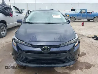 2025 Toyota Corolla LE z VIN 5YFB4MDE2SP242307, wystawiony jako IAAI lot #41869842 z przebiegiem 7079 mil mil oraz . Historia ofert i sprzedaży dostępna na DreamBid. Obrazek 13.