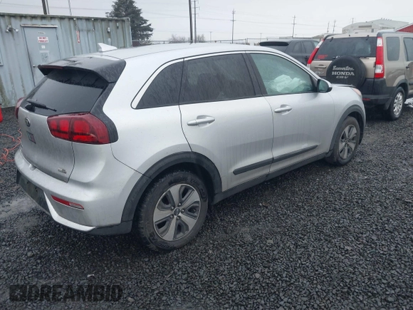 2017 Kia Niro LX with VIN KNDCB3LC7H5055073, listed as a IAAI auction lot 41517938 with 134,586 mi miles. Bid and sale history available at carsss.com. Image 4.
