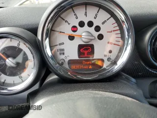 2011 MINI Convertible S z VIN WMWZP3C52BTX83901, wystawiony jako Copart lot #84217174 z przebiegiem 82 831 mil mil oraz Szkoda całkowita • Salvage title. Historia ofert i sprzedaży dostępna na DreamBid. Obrazek 9.