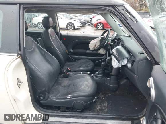 2004 MINI Hardtop with VIN WMWRC33434TJ60941, listed as a IAAI auction lot 39078161 with 143,107 mi miles and . Bid and sale history available at DreamBid. Image 5.