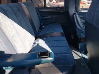 1988 Chevrolet Express Beauville with VIN 1GNEG25K7J7153739, listed as a IAAI auction lot 42216044 with 83,051 mi miles and . Bid and sale history available at DreamBid. Image 8.