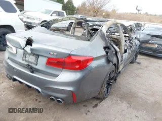2019 BMW M5 Competition z VIN WBSJF0C57KB284754, wystawiony jako IAAI lot #40964230 z przebiegiem Nie podano mil oraz . Historia ofert i sprzedaży dostępna na DreamBid. Obrazek 4.