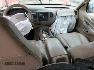 1997 Ford Expedition XLT с VIN 1FMFU18L2VLC09020, выставлен на аукционе Copart как лот 60626185 с пробегом 225 929 миль миль и Списание • Salvage title. История ставок и продаж доступна на DreamBid. Изображение 8.