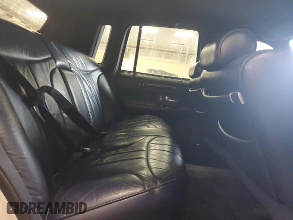 1994 Lincoln Town Car Signature z VIN 1LNLM82W9RY687636, wystawiony jako Copart lot #43805135 z przebiegiem Nie podano mil oraz Szkoda całkowita • Salvage title. Historia ofert i sprzedaży dostępna na DreamBid. Obrazek 10.