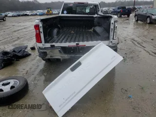 2022 Chevrolet Silverado 3500HD LTZ z VIN 1GC4YUEY9NF106158, wystawiony jako Copart lot #50033485 z przebiegiem 11 721 mil mil oraz Szkoda całkowita • Salvage title. Historia ofert i sprzedaży dostępna na DreamBid. Obrazek 6.