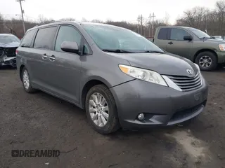 2012 Toyota Sienna XLE z VIN 5TDDK3DC7CS035444, wystawiony jako IAAI lot #41640499 z przebiegiem 117 220 mil mil oraz . Historia ofert i sprzedaży dostępna na DreamBid. Obrazek 1.