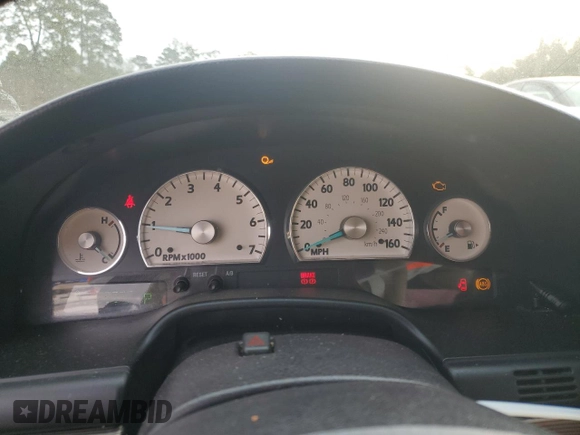 2004 Ford Thunderbird Deluxe z VIN 1FAHP60A94Y111945, wystawiony jako Copart lot #43871725 z przebiegiem Nie podano mil oraz Czysty tytuł • Clean title. Historia ofert i sprzedaży dostępna na DreamBid. Obrazek 9.
