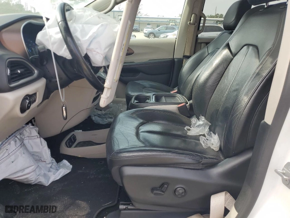 2019 Chrysler Pacifica Touring L with VIN 2C4RC1BG4KR537378, listed as a Copart auction lot 44048635 with 183,539 mi miles and Salvage Title. Bid and sale history available at carsss.com. Image 7.
