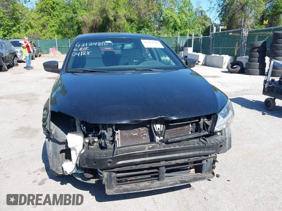 2015 Volkswagen Jetta SE z VIN 3VWD17AJ0FM348432, wystawiony jako IAAI lot #42124810 z przebiegiem 129 034 mil mil oraz . Historia ofert i sprzedaży dostępna na DreamBid. Obrazek 13.