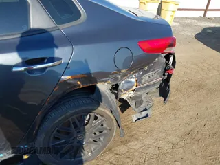 2020 Kia Optima LX z VIN 5XXGT4L3XLG392216, wystawiony jako IAAI lot #42047176 z przebiegiem 86 965 mil mil oraz . Historia ofert i sprzedaży dostępna na DreamBid. Obrazek 6.