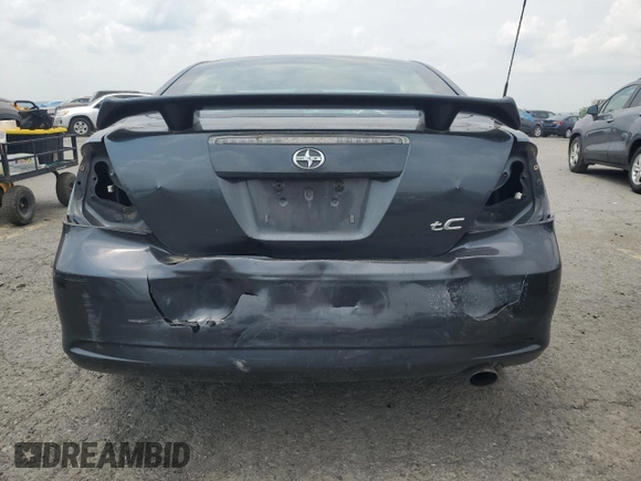 2006 Scion tC z VIN JTKDE177X60123771, wystawiony jako Copart lot #59763245 z przebiegiem 231 959 mil mil oraz Szkoda całkowita • Salvage title. Historia ofert i sprzedaży dostępna na DreamBid. Obrazek 6.
