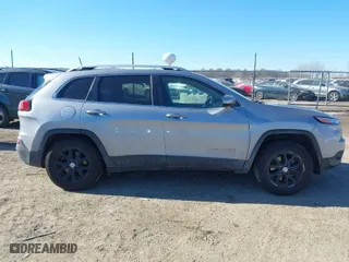 2017 Jeep Cherokee Latitude with VIN 1C4PJMCB8HW588559, listed as a IAAI auction lot 41440272 with 93,474 mi miles. Bid and sale history available at carsss.com. Image 13.