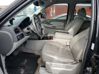 2008 Chevrolet Suburban 3LT z VIN 1GNFC16J28J158036, wystawiony jako Copart lot #83889104 z przebiegiem 189 822 mil mil oraz Szkoda całkowita • Salvage title. Historia ofert i sprzedaży dostępna na DreamBid. Obrazek 7.