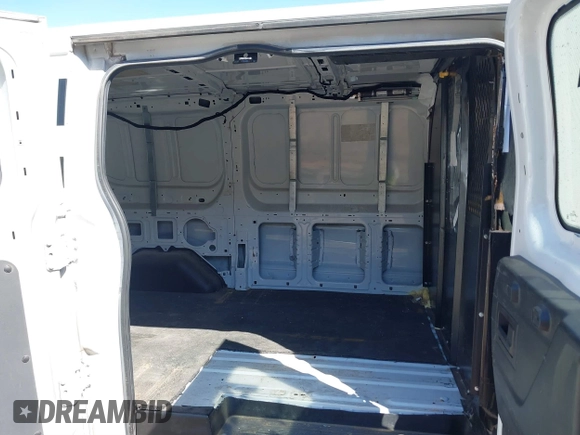2018 Ford Transit z VIN 1FTYR1ZM6JKB17933, wystawiony jako IAAI lot #41777624 z przebiegiem 225 123 mil mil oraz . Historia ofert i sprzedaży dostępna na DreamBid. Obrazek 8.