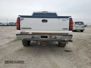 2006 GMC Sierra 1500 SLE1 z VIN 2GTEC13T561146383, wystawiony jako Copart lot #59738675 z przebiegiem 268 109 mil mil oraz Czysty tytuł • Clean title. Historia ofert i sprzedaży dostępna na DreamBid. Obrazek 6.