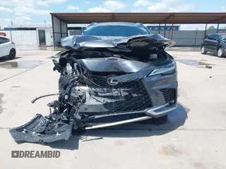 2024 Lexus RX 350 z VIN 2T2BAMCA7RC056226, wystawiony jako IAAI lot #42351779 z przebiegiem 12 317 mil mil oraz . Historia ofert i sprzedaży dostępna na DreamBid. Obrazek 12.
