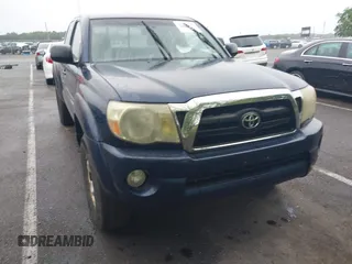 2006 Toyota Tacoma z VIN 5TEUU42N16Z235070, wystawiony jako IAAI lot #42306787 z przebiegiem 323 563 mil mil oraz . Historia ofert i sprzedaży dostępna na DreamBid. Obrazek 6.