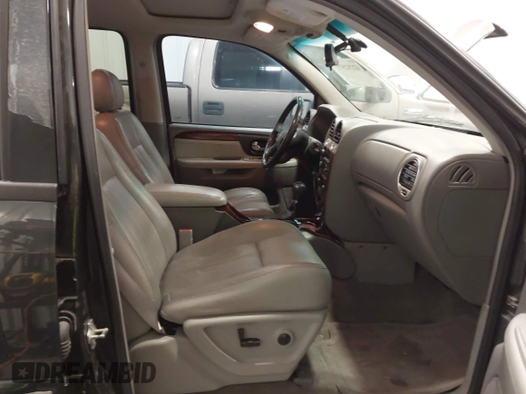 2005 GMC Envoy SLT z VIN 1GKDT13S852281122, wystawiony jako IAAI lot #42292577 z przebiegiem 156 052 mil mil oraz . Historia ofert i sprzedaży dostępna na DreamBid. Obrazek 5.