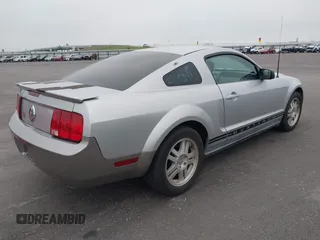2007 Ford Mustang Deluxe with VIN 1ZVFT80N275331507, listed as a IAAI auction lot 42120778 with 117,021 mi miles. Bid and sale history available at carsss.com. Image 4.